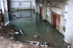 Вода в подвале. Инструкция по устранению затопления и профилактика